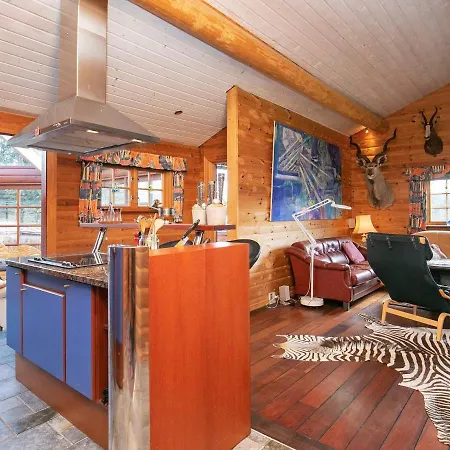 5 Person In Миддельфарт