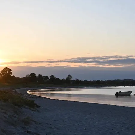 5 Person In Миддельфарт